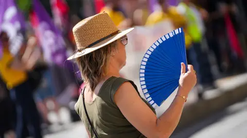Turista bajo el calor de Sevilla Turista bajo el calor de Sevilla