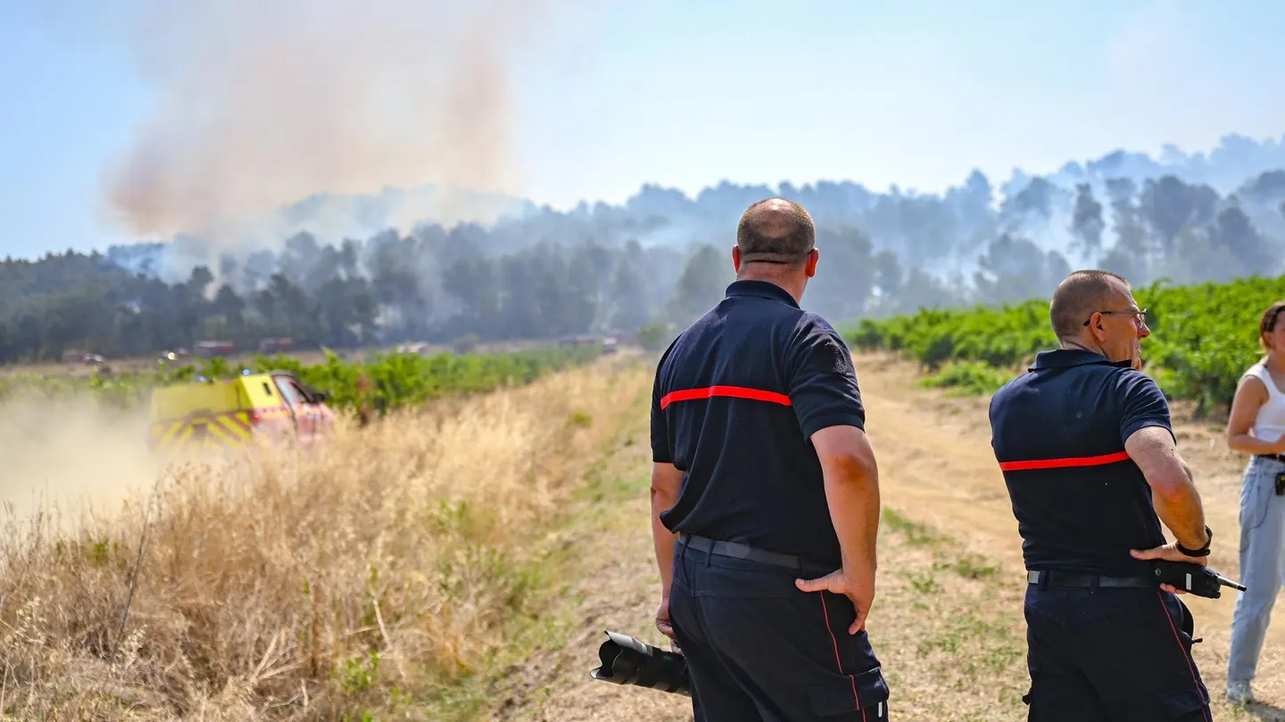 La extinción del megaincendio del sur de Francia, ya controlado, llevará aún "varios días" La extinción del megaincendio del sur de Francia, ya controlado, llevará aún "varios días"