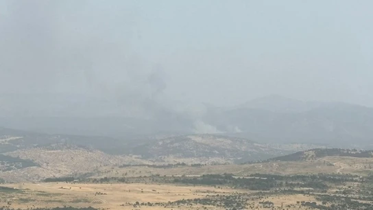 Imagen del incendio en San Bartolomé de Pinares tomada desde el helicóptero de la Brigada de Puerto El Pico Imagen del incendio en San Bartolomé de Pinares tomada desde el helicóptero de la Brigada de Puerto El Pico