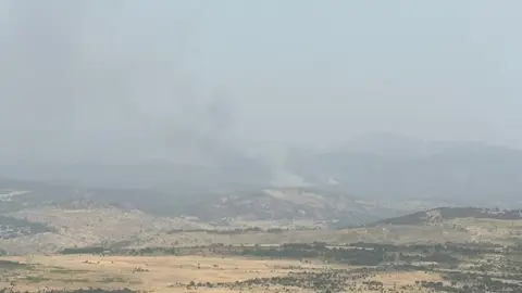 Imagen del incendio en San Bartolomé de Pinares tomada desde el helicóptero de la Brigada de Puerto El Pico Imagen del incendio en San Bartolomé de Pinares tomada desde el helicóptero de la Brigada de Puerto El Pico