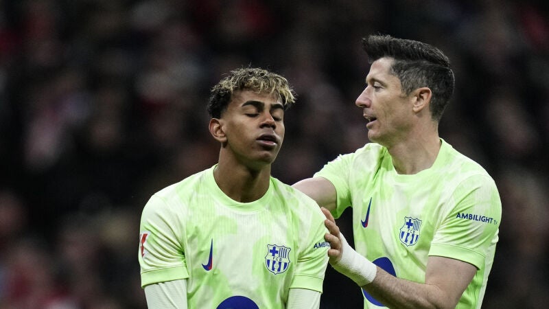 Lamine Yamal y Robert Lewandowski 