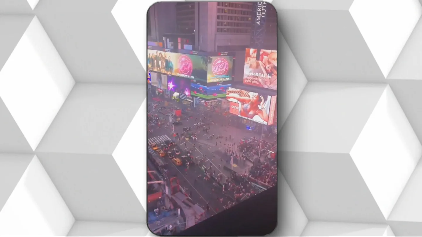 Un menor abre fuego en Times Square y mata a tres personas. Un menor abre fuego en Times Square y mata a tres personas.