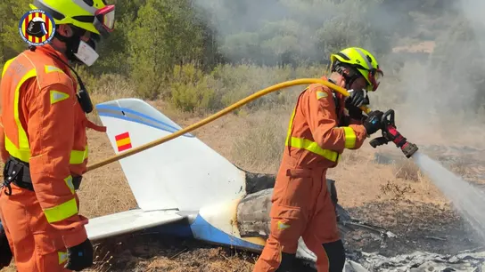 Bomberos de Valencia en el lugar del accidente de avioneta en Requena, Valencia. Bomberos de Valencia en el lugar del accidente de avioneta en Requena, Valencia.