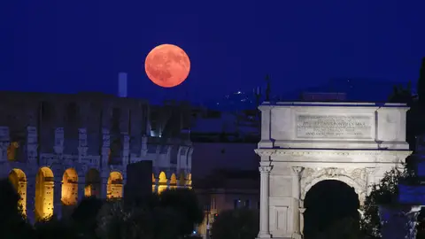 Luna de Esturión en Roma Luna de Esturión en Roma