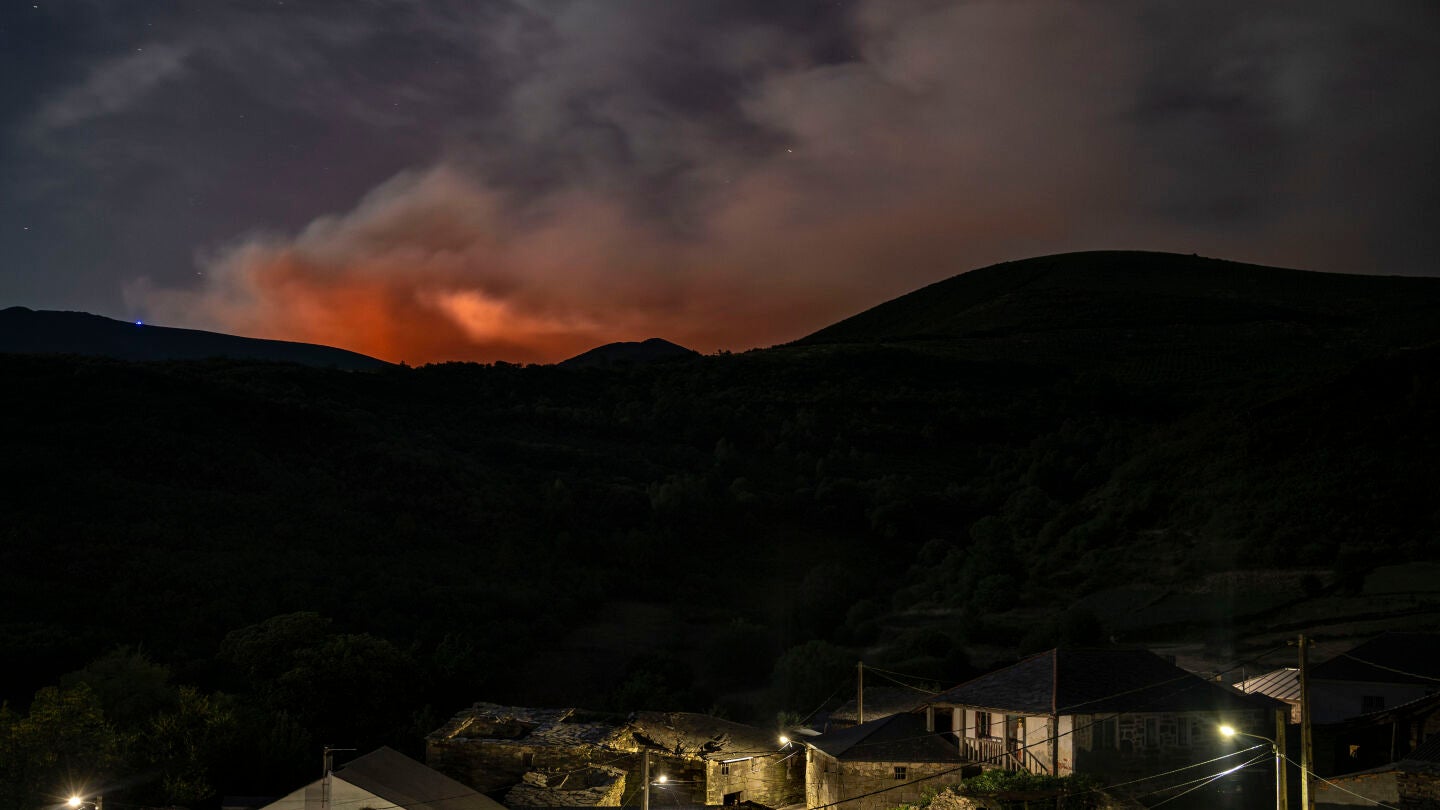 El incendio forestal en Chandrexa de Queixa (Ourense)