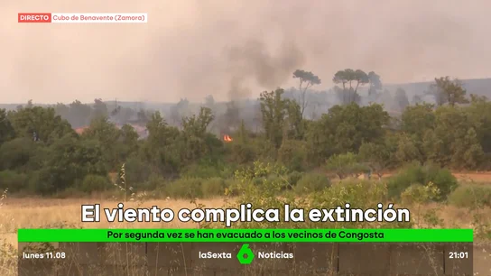 Carreteras cortadas y decenas de desalojados por el incendio forestal en Zamora Carreteras cortadas y decenas de desalojados por el incendio forestal en Zamora