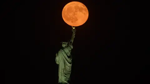 Luna de Esturión en Nueva York Luna de Esturión en Nueva York