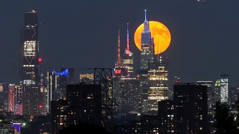 Luna de Esturión en Manhattan Luna de Esturión en Manhattan