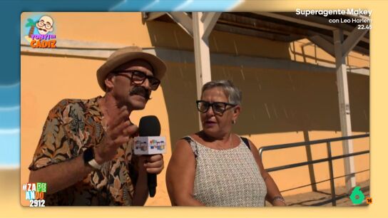 El reportero recorre la playa de La Caleta, en C&aacute;diz, para conocerla m&aacute;s a fondo gracias a todos los ba&ntilde;istas que disfrutan de un d&iacute;a de descanso y sol.