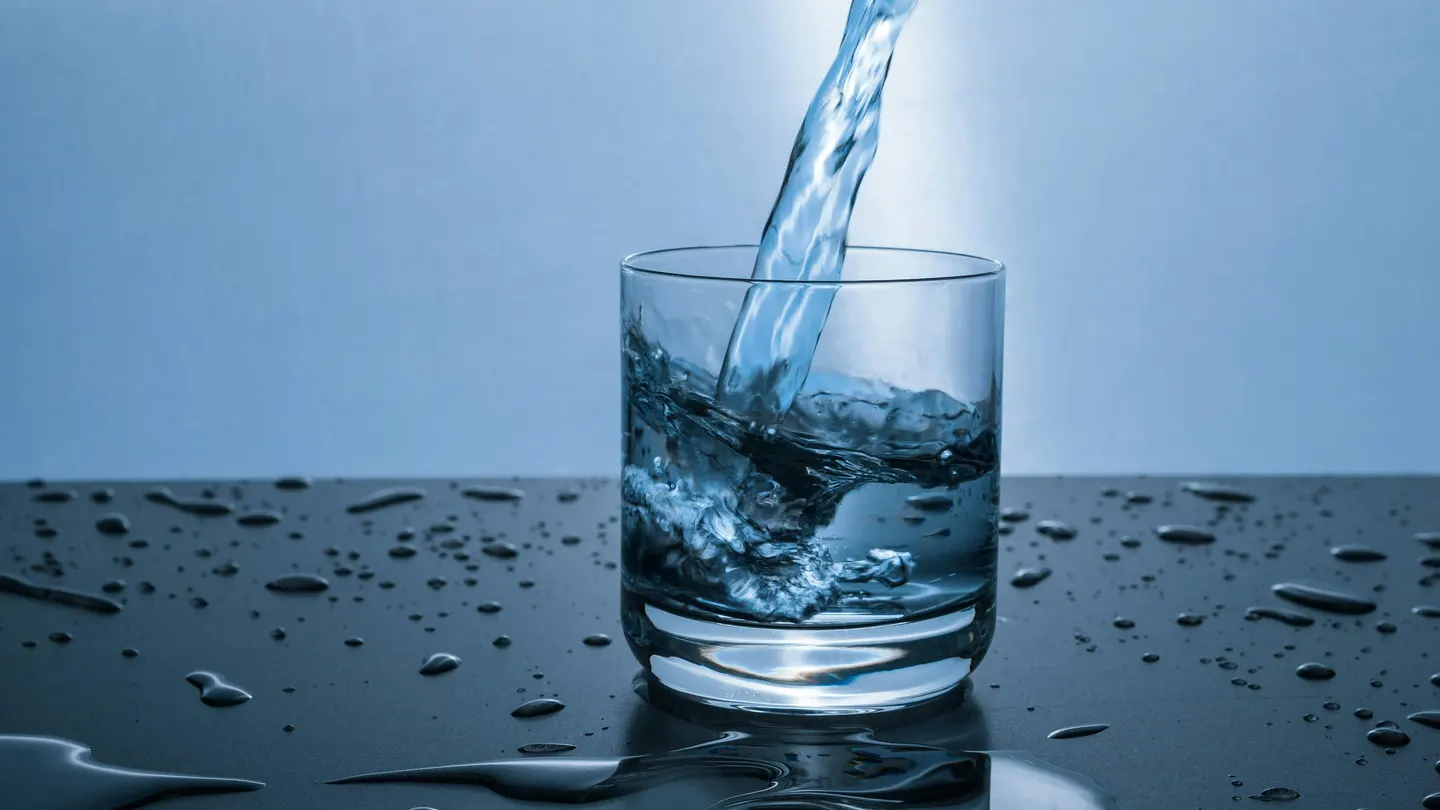 Un vaso de agua potable Un vaso de agua potable