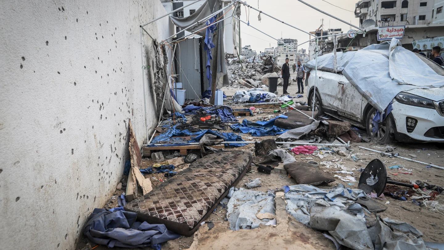 La carpa de Al Jazeera tras el ataque de Israel La carpa de Al Jazeera tras el ataque de Israel