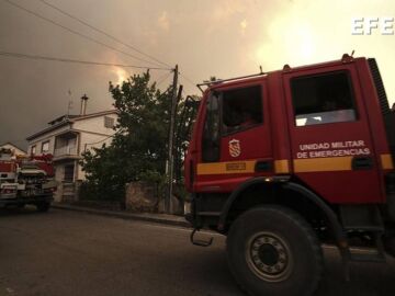 Vecinos de Las M&eacute;dulas y Carucedo regresan a sus casas, algunas afectadas por las llamas