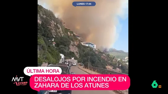 Desalojan una zona de chalets en Zahara de los Atunes por el incendio forestal Desalojan una zona de chalets en Zahara de los Atunes por el incendio forestal