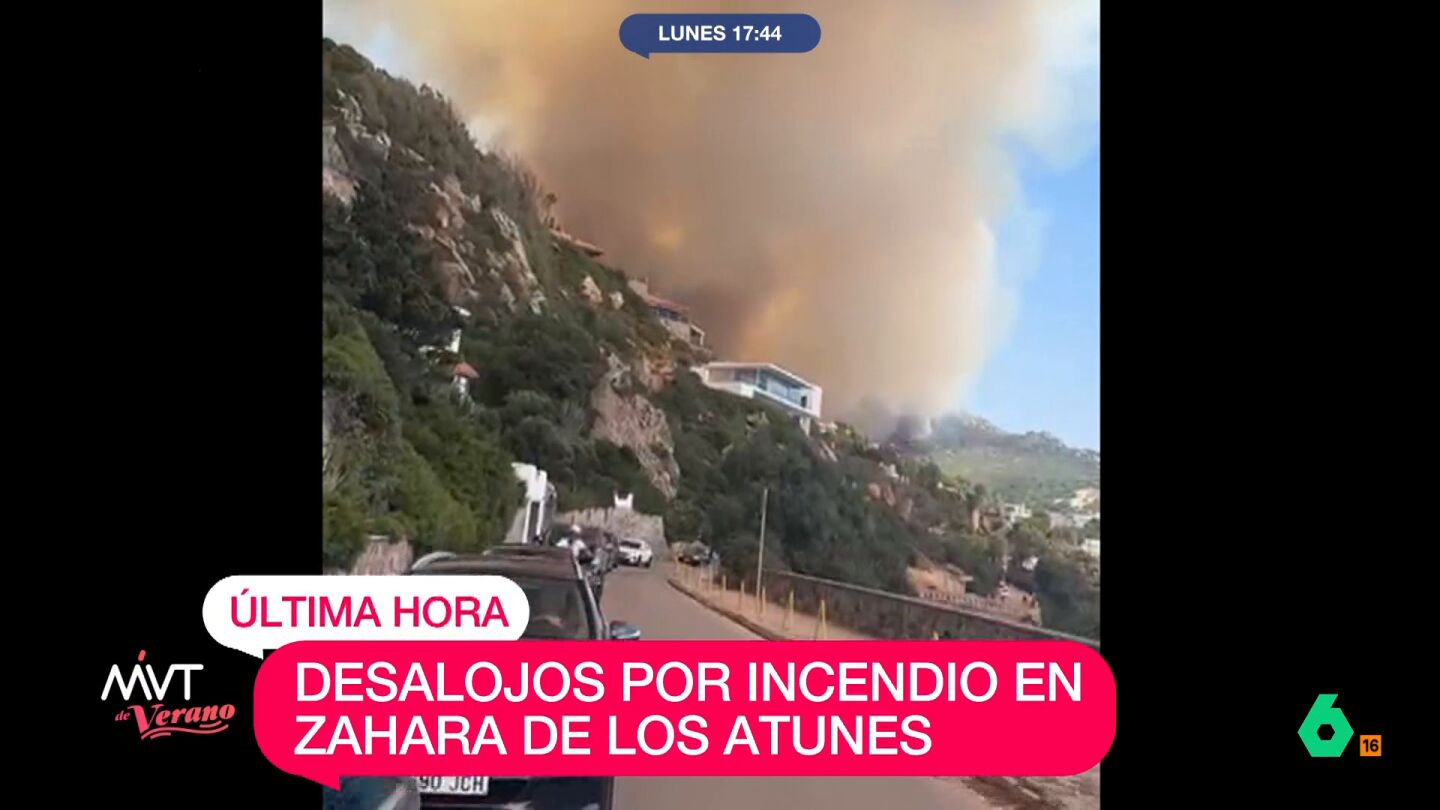 Desalojan una zona de chalets en Zahara de los Atunes por el incendio forestal