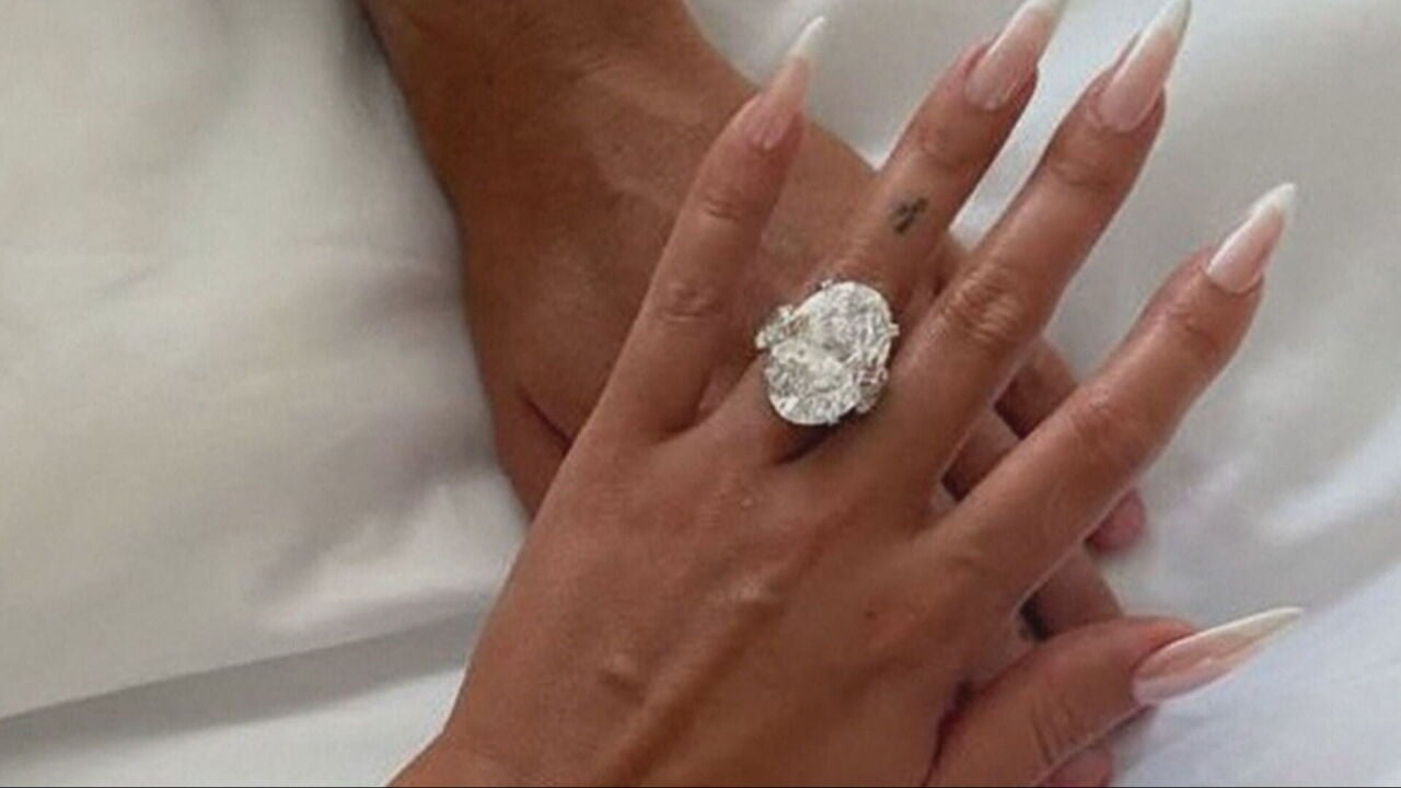 Toi et Moi Anillo: The Elegance of Man-Made Diamonds in a Timeless Design