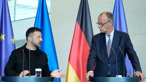 El presidente ucranio, Volodímir Zelenski, y el canciller alemán, Friedrich Merz, durante su comparecencia tras la reunión con Donald Trump este miércoles. El presidente ucranio, Volodímir Zelenski, y el canciller alemán, Friedrich Merz, durante su comparecencia tras la reunión con Donald Trump este miércoles.