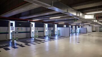 Varios puntos de carga de la nueva estación situada en Nuevos Ministerios