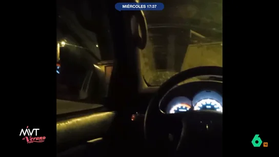 Un efectivo de extinción de CyL denuncia sus condiciones de trabajo: "Mis compañeros están durmiendo en el suelo" El trabajador ha compartido un vídeo con laSexta en el que denuncia que, tras 14 horas trabajando para evitar que el fuego siga avanzando, deben dormir en sus vehículos o en el suelo sin mantas ni colchonetas.