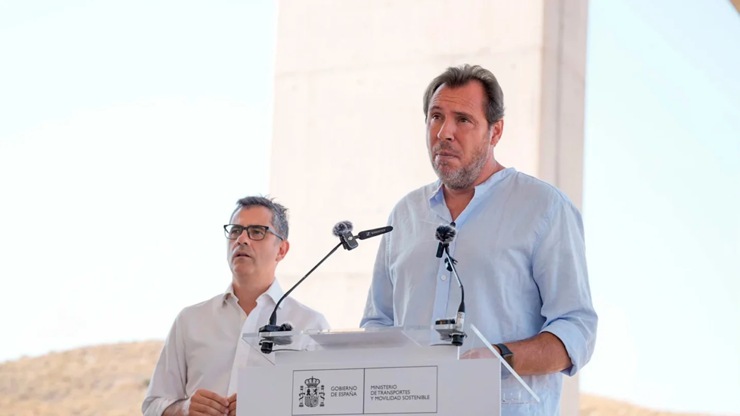 A3 Noticias 2 (13-08-25) Óscar Puente descarta rectificar por su polémico tuit contra Mañueco: "No me he cachondeado de nada" A3 Noticias 2 (13-08-25) Óscar Puente descarta rectificar por su polémico tuit contra Mañueco: "No me he cachondeado de nada"