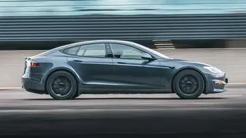 La imagen lateral del Tesla Model S no es tan espectacular como la de sus rivales La imagen lateral del Tesla Model S no es tan espectacular como la de sus rivales