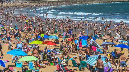 La playa de El Sardinero en Santander (Cantabria), abarrotada de gente el 10 de agosto de 2025 La playa de El Sardinero en Santander (Cantabria), abarrotada de gente el 10 de agosto de 2025