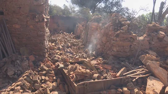 Escombros humeantes tras el incendio en Palacios de Jamuz, León Escombros humeantes tras el incendio en Palacios de Jamuz, León