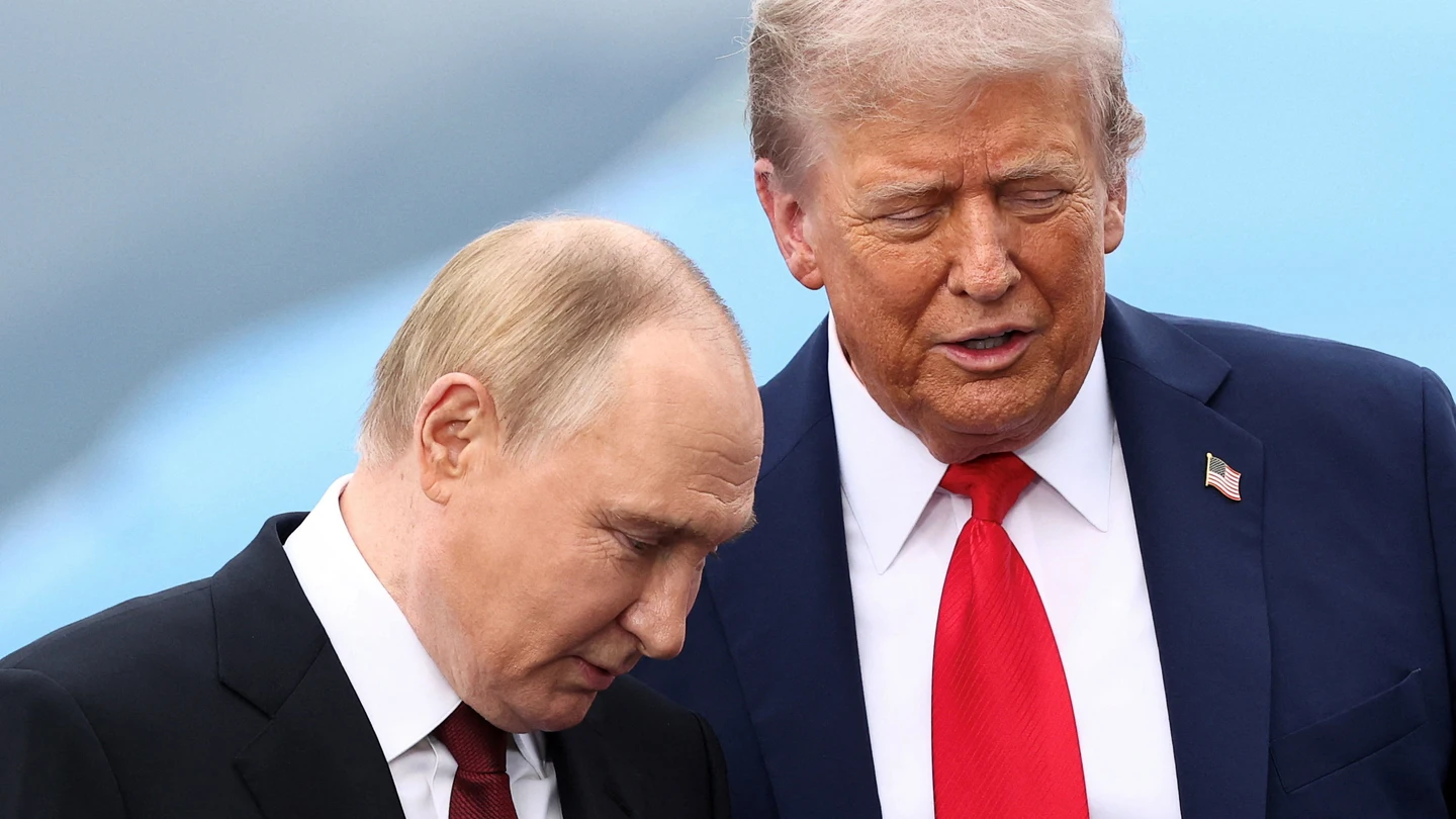 Donald Trump dialoga con Vladímir Putin en Alaska antes de su reunión Donald Trump dialoga con Vladímir Putin en Alaska antes de su reunión