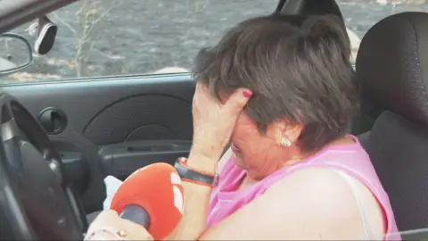 El dolor de quienes han perdido todo por los incendios: "Hay fuego por todas partes" El dolor de quienes han perdido todo por los incendios: "Hay fuego por todas partes"