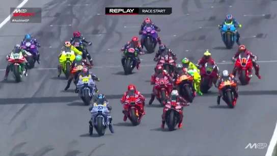 La inexplicable salida de Bagnaia en la 'sprint' de Austria con la que perdió once posiciones La inexplicable salida de Bagnaia en la 'sprint' de Austria con la que perdió once posiciones