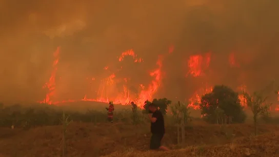 Incendio en la aldea de Vilela, cerca del núcleo urbano de A Rúa (Ourense) Incendio en la aldea de Vilela, cerca del núcleo urbano de A Rúa (Ourense)