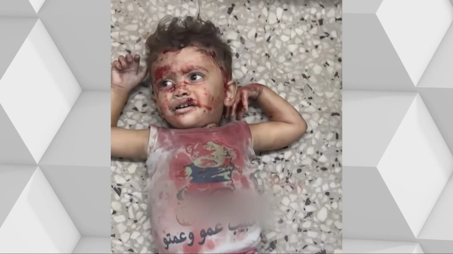 Un niño, tras un ataque a Gaza Un niño, tras un ataque a Gaza