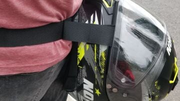 El cinturón que te libera del casco
