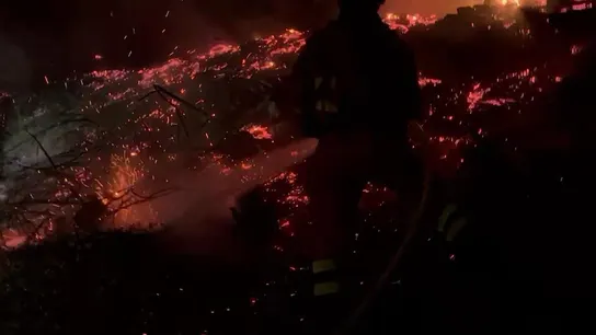 Captura de video facilitado por la UME esta semana que muestra las llamas en el incendio declarado en Yeres Captura de video facilitado por la UME esta semana que muestra las llamas en el incendio declarado en Yeres