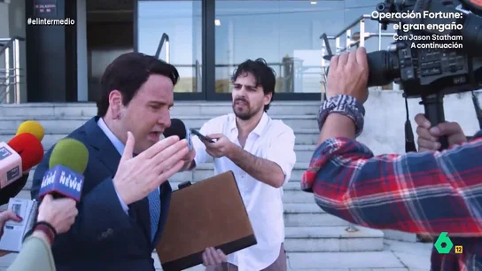 Así imitó Joaquín Reyes al novio de Ayuso: "Con tantos golpes, ¿cómo me voy a acordar de cuánto costó mi dúplex y quién lo paga?" Joaquín Reyes se convertía en el "particular" Alberto González Amador en una nueva entrega de Zanguangos que ahora recupera El Intermedio en este vídeo.