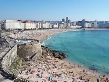 Paseo Marítimo de A Coruña a la altura de la playa del Orzán Paseo Marítimo de A Coruña a la altura de la playa del Orzán
