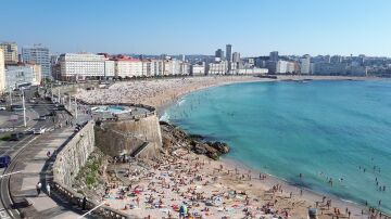 Paseo Marítimo de A Coruña a la altura de la playa del Orzán