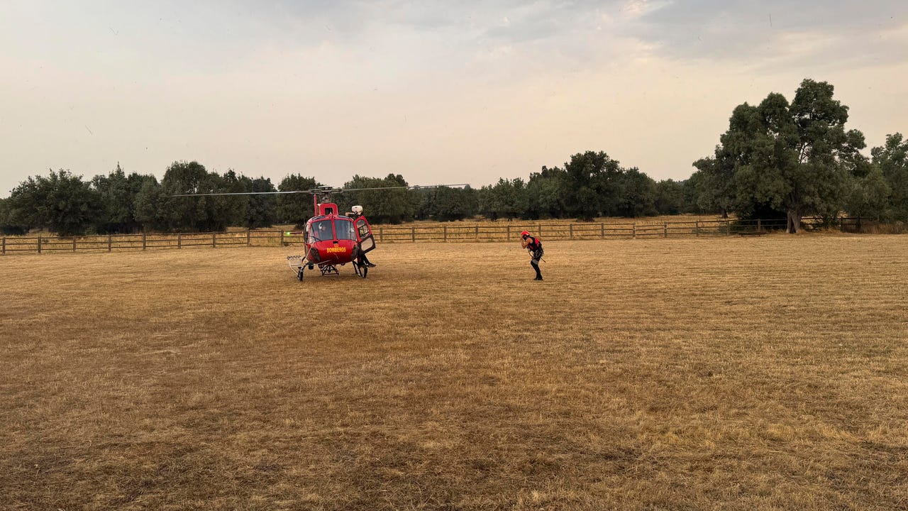 Rescatan a 19 personas que cayeron de varios kayak en el embalse del Atazar, Madrid
