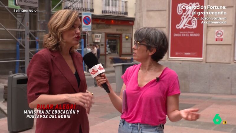 Pilar Alegría defiende ante Thais Villas su bikini: "¡Es mono, eh!"