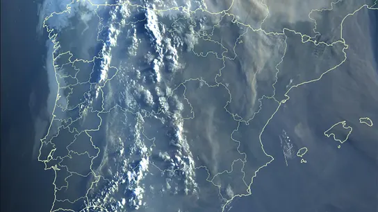 Imagen satelital de Umetsat publicada por Meteociel.fr que muestra el estado de los incendio este pasado domingo. Imagen satelital de Umetsat publicada por Meteociel.fr que muestra el estado de los incendio este pasado domingo.