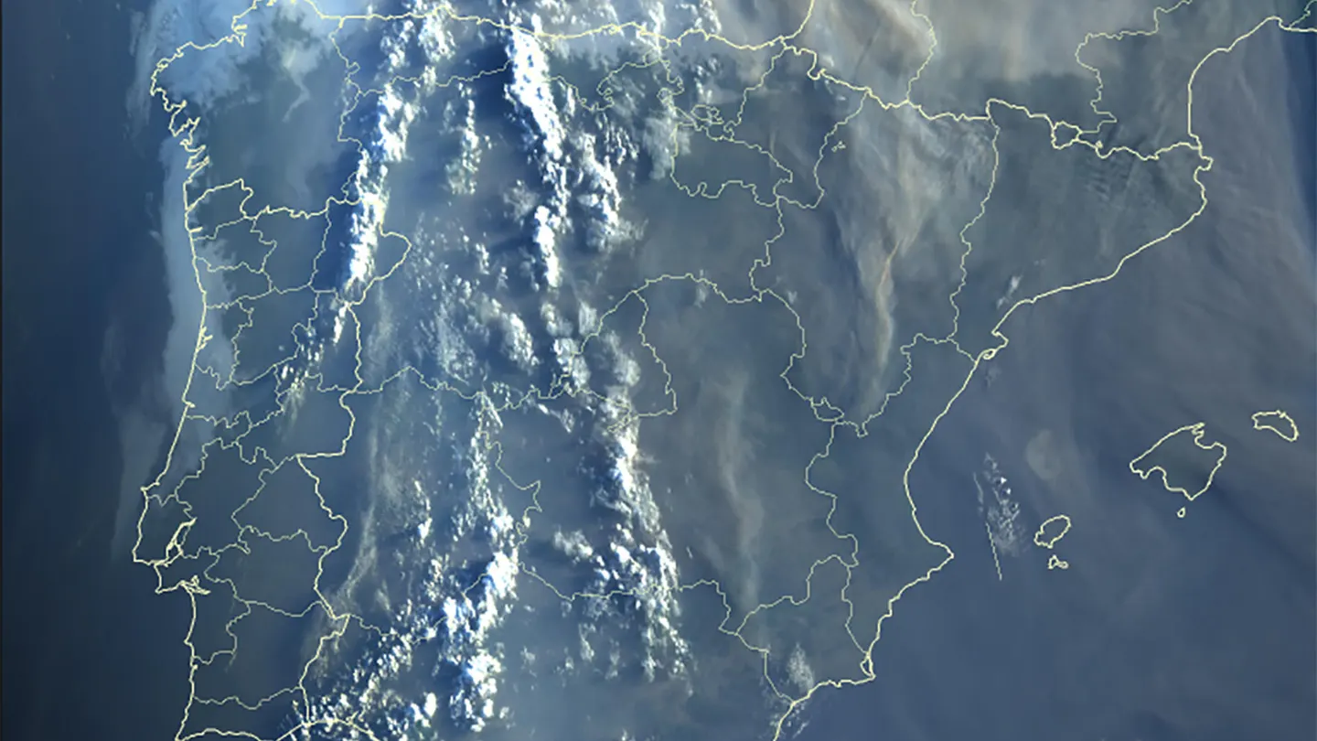 Imagen satelital de Umetsat publicada por Meteociel.fr que muestra el estado de los incendio este pasado domingo. Imagen satelital de Umetsat publicada por Meteociel.fr que muestra el estado de los incendio este pasado domingo.