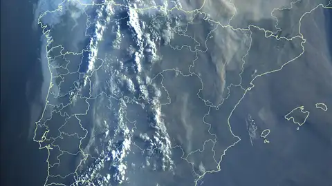 Imagen satelital de Umetsat publicada por Meteociel.fr que muestra el estado de los incendio este pasado domingo. Imagen satelital de Umetsat publicada por Meteociel.fr que muestra el estado de los incendio este pasado domingo.
