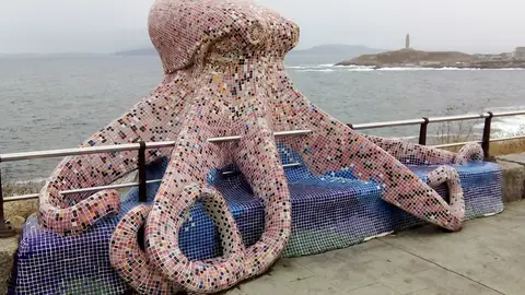 Estatua del Pulpo en el Paseo Marítimo de A Coruña Estatua del Pulpo en el Paseo Marítimo de A Coruña