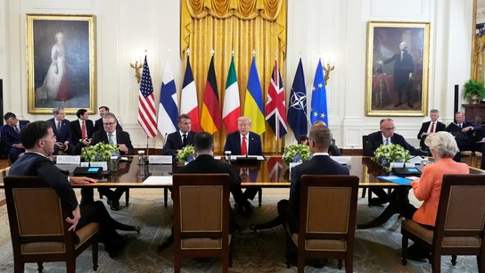 Donald Trump, Volodimir Zelenski, Emmanuel Macron, Friedrich Merz, Giorgia Meloni, Alexander Stubb, Ursula von der Leyen, Mark Rutte y Keir Starmer, en la reunión conjunta en la Casa Blanca Donald Trump, Volodimir Zelenski, Emmanuel Macron, Friedrich Merz, Giorgia Meloni, Alexander Stubb, Ursula von der Leyen, Mark Rutte y Keir Starmer, en la reunión conjunta en la Casa Blanca