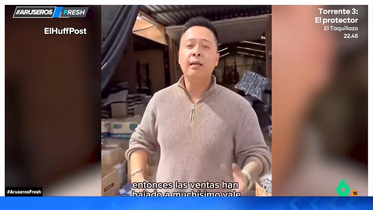 El propietario de un bazar chino reconoce que tienen "una crisis muy fuerte" en España: "Están bajando mucho las ventas y ya no tiene sentido" El propietario de un bazar chino reconoce que tienen "una crisis muy fuerte" en España: "Están bajando mucho las ventas y ya no tiene sentido"