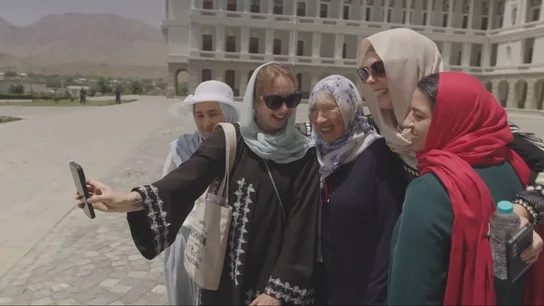 Influencers y turistas romantizan Afganistán como destino turístico en un intento de lavar la cara al régimen talibán Influencers y turistas romantizan Afganistán como destino turístico en un intento de lavar la cara al régimen talibán