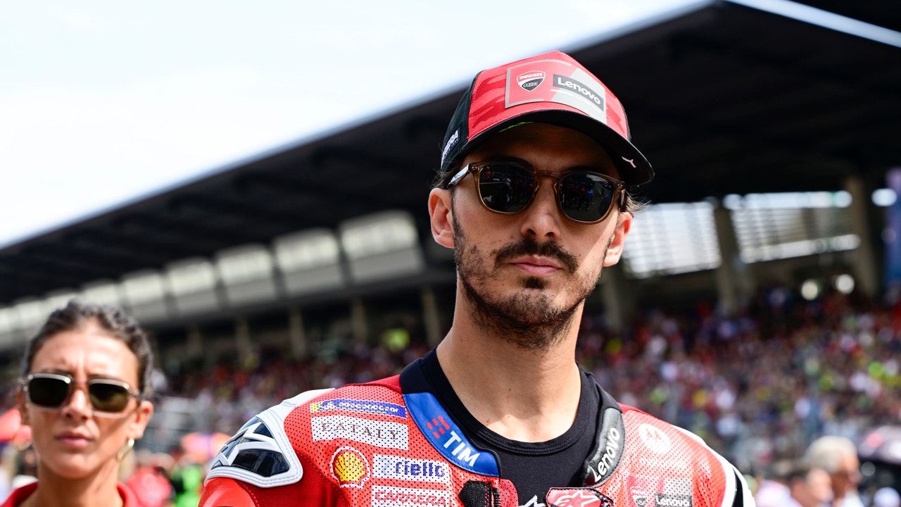 Ducati se empieza a cansar de la situación de Bagnaia: "Nosotros queremos ayudarle, pero..."