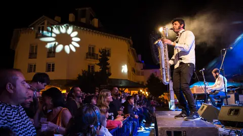 Granada.- Turismo.- Sierra Nevada cierra este fin de semana su temporada de verano con el festival 'Por Todo lo Alto' (Foto de ARCHIVO) El grupo de música The Limboos, participante del festival Sierra Nevada Por Todo lo Alto. REMITIDA / HANDOUT por CETURSA SIERRA NEVADA Fotografía remitida a medios de comunicación exclusivamente para ilustrar la noticia a la que hace referencia la imagen, y citando la procedencia de la imagen en la firma 28/08/2017