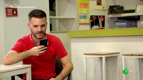 Un camarero denuncia la precariedad en hostelería: "No faltan camareros, sino que no respetan las condiciones laborales" Un camarero denuncia la precariedad en hostelería: "No faltan camareros, sino que no respetan las condiciones laborales"