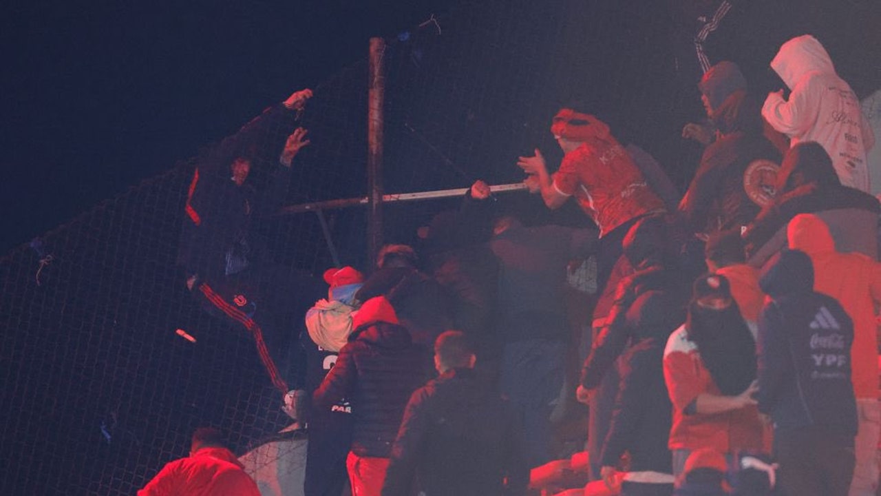 Escándalo en Argentina: brutal pelea entre aficionados del ...