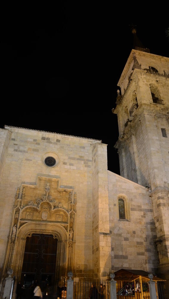 Catedral y Torre por la noche en Alcalá de Henares